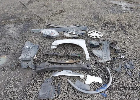 2018 Nissan Rogue S z USA, uszkodzony, nr VIN KNMAT2MTXJP590325